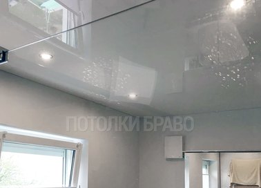 Серый натяжной потолок со светильниками НП-1356